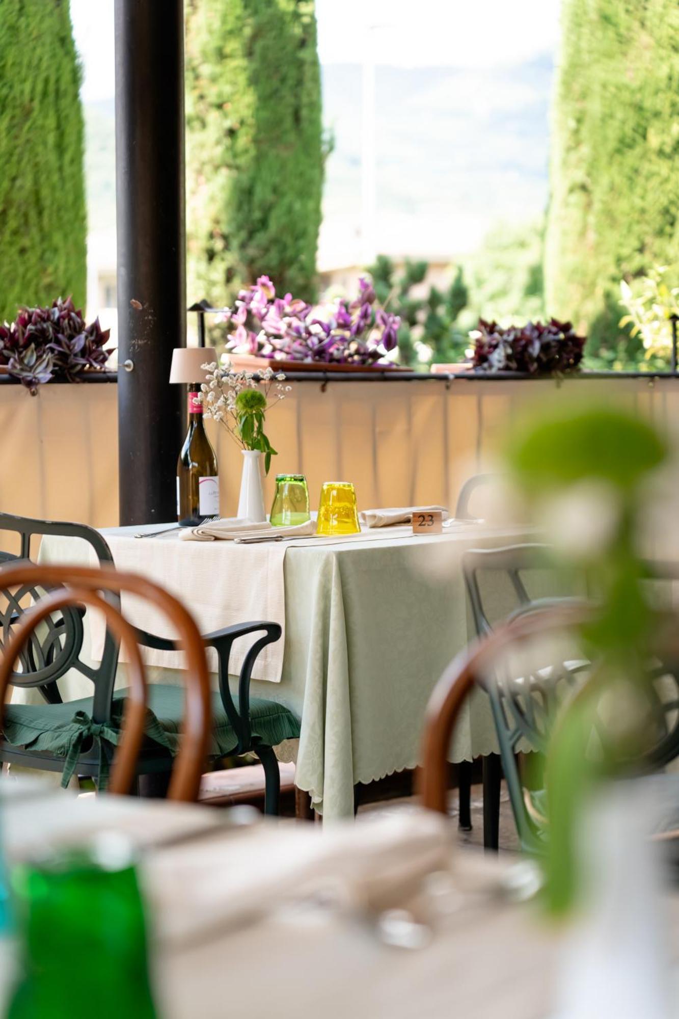 Hotel Ristorante La Lanterna Castelnuovo di Garfagnana Bagian luar foto