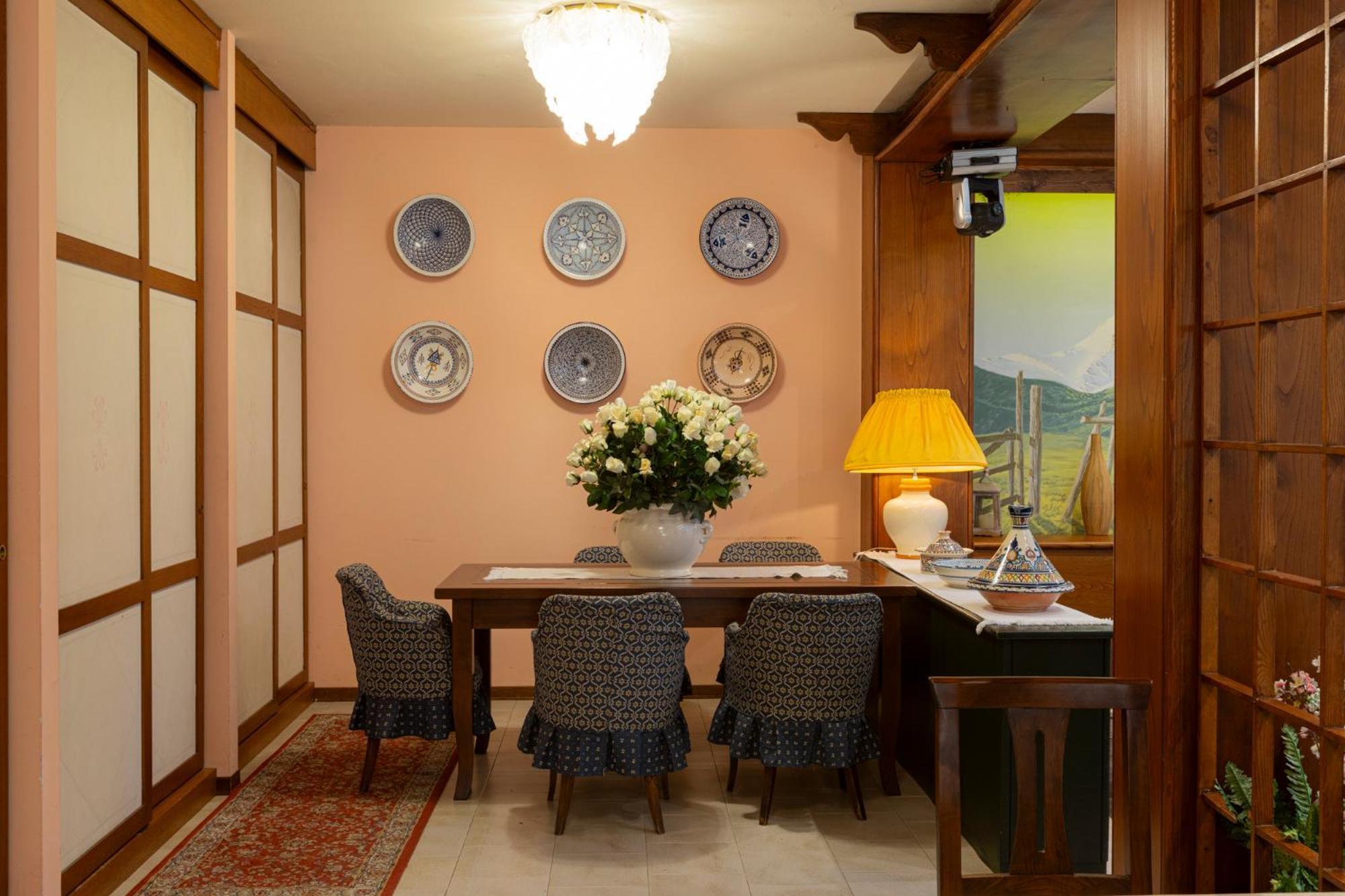 Hotel Ristorante La Lanterna Castelnuovo di Garfagnana Bagian luar foto